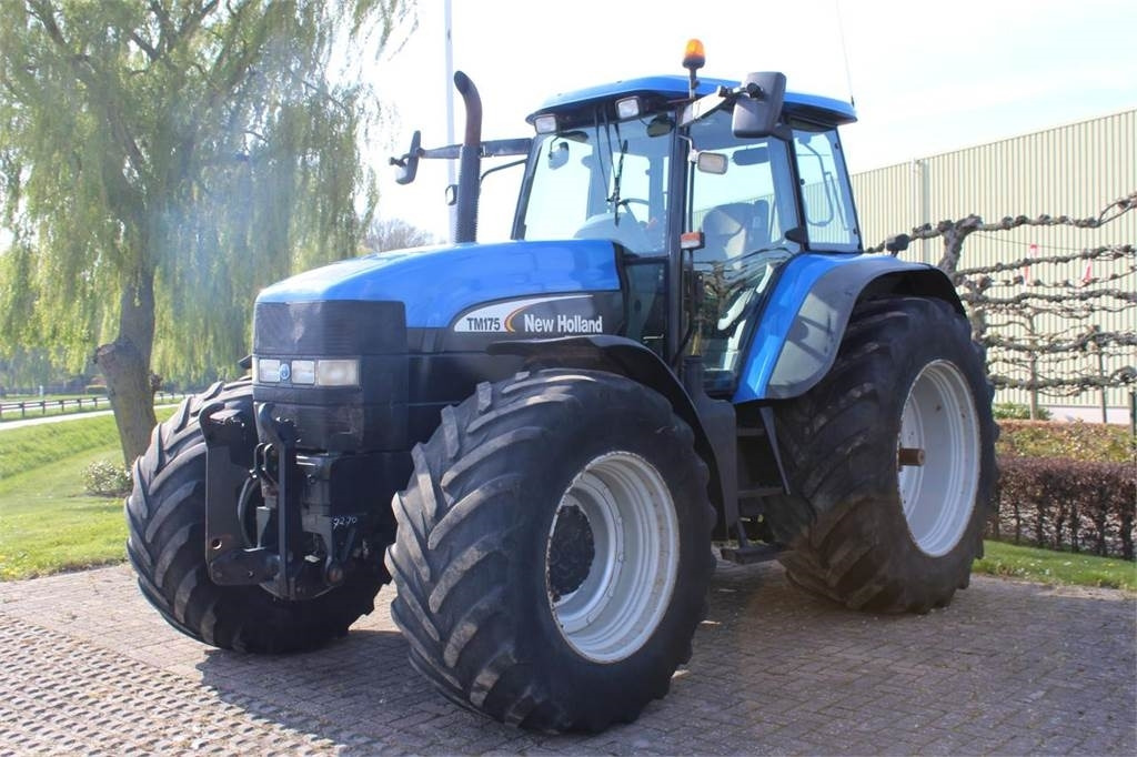 New Holland TM175 - Tractor: foto 1 New Holland TM175 - Tractor: foto 1