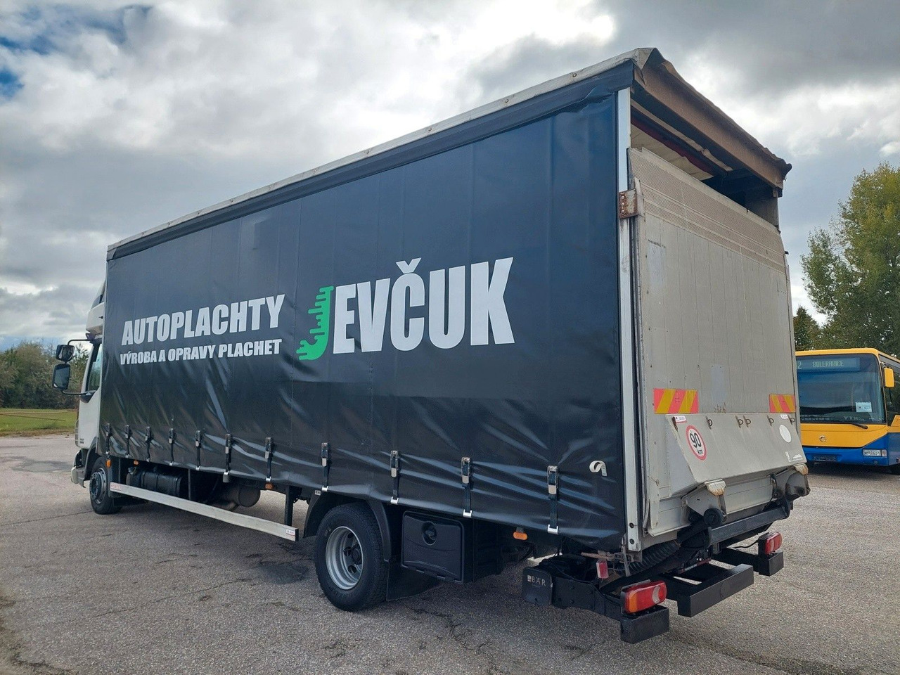 DAF FA LF 45.220 G12 4x2 - Camión lona: foto 3 DAF FA LF 45.220 G12 4x2 - Camión lona: foto 3