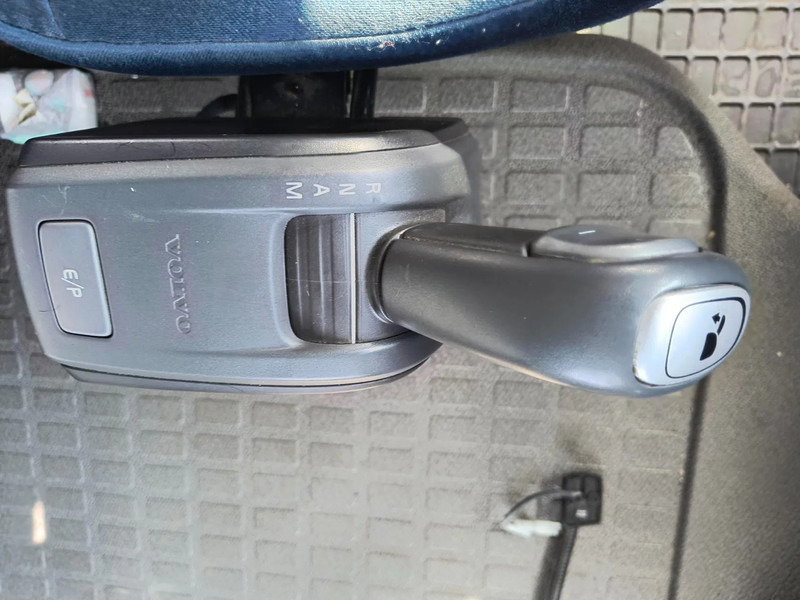 Cabeza tractora Volvo FH 13.520 6X2 - 90 TON - VOITH RETARDER - BIG AXLES - LIFTING AXLE: foto 12