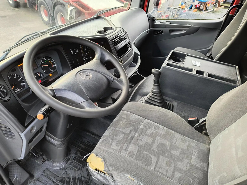 Foto del interior 1: Camión lona Mercedes-Benz Axor 1829 + D'HOLLANDIA 2000 KG
