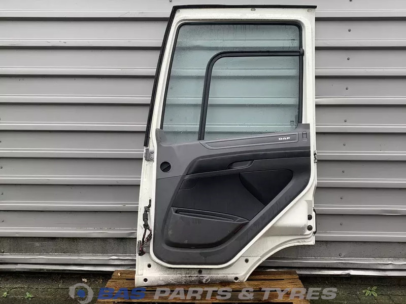 DAF CF (Meerdere types) - Puerta y piezas para Camión: foto 2 DAF CF (Meerdere types) - Puerta y piezas para Camión: foto 2