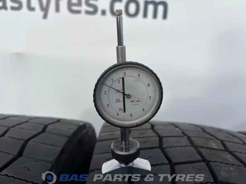 Hankook Hankook 295/80R22.5 DH31 gebruikte set - Neumático para Camión: foto 3 Hankook Hankook 295/80R22.5 DH31 gebruikte set - Neumático para Camión: foto 3