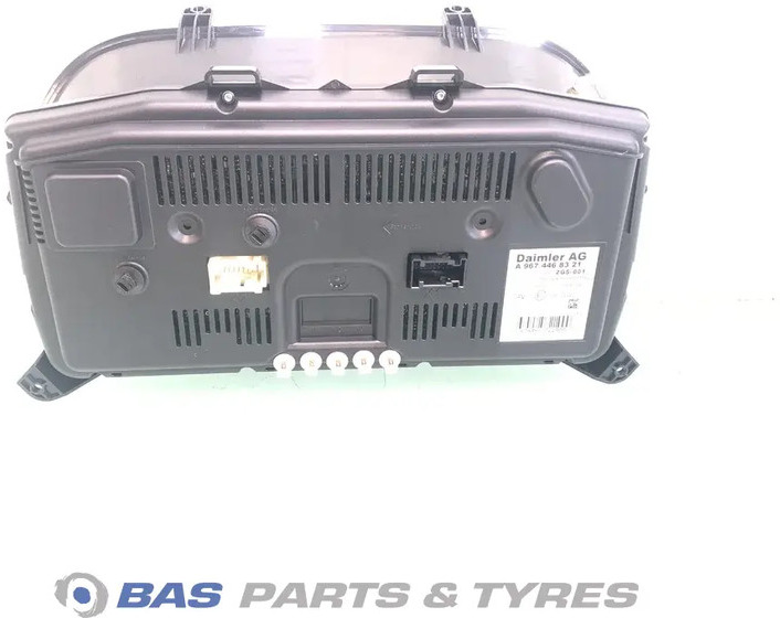 Mercedes-Benz Atego MP4 - Salpicadero para Camión: foto 2 Mercedes-Benz Atego MP4 - Salpicadero para Camión: foto 2