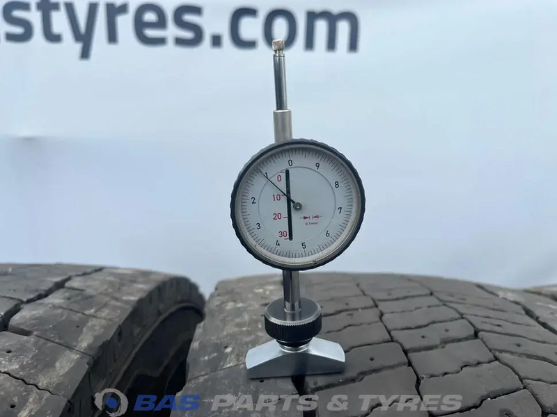 Michelin Remix Michelin Remix 315/80R22.5 X Multi D 156/150 M+S 3PMSF gebruikte set - Neumático para Camión: foto 3 Michelin Remix Michelin Remix 315/80R22.5 X Multi D 156/150 M+S 3PMSF gebruikte set - Neumático para Camión: foto 3