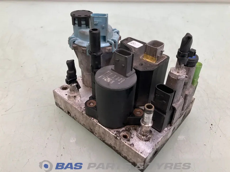 Renault AdBlue pomp Renault 7421679299 - Piezas de recambio para Camión: foto 2 Renault AdBlue pomp Renault 7421679299 - Piezas de recambio para Camión: foto 2