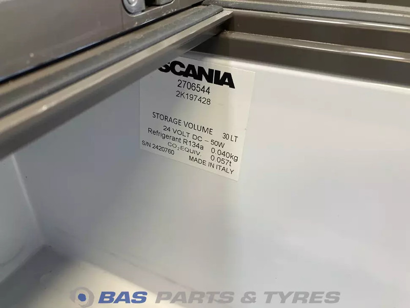 Scania R-Serie NextGen Koelkast Scania 30 Liter 2706544 - Piezas de recambio para Camión: foto 4 Scania R-Serie NextGen Koelkast Scania 30 Liter 2706544 - Piezas de recambio para Camión: foto 4
