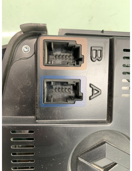 Renault T-Serie - Salpicadero para Camión: foto 3 Renault T-Serie - Salpicadero para Camión: foto 3