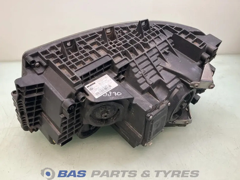 Scania Koplamp Rechts 2379894 - Faro delantero para Camión: foto 2 Scania Koplamp Rechts 2379894 - Faro delantero para Camión: foto 2