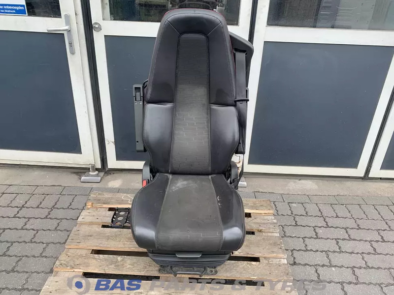 Volvo FH4 Bestuurdersstoel Volvo 21209356 - Asiento para Camión: foto 1 Volvo FH4 Bestuurdersstoel Volvo 21209356 - Asiento para Camión: foto 1