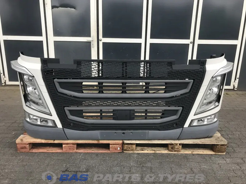 Volvo FH4 - Parachoques para Camión: foto 1 Volvo FH4 - Parachoques para Camión: foto 1