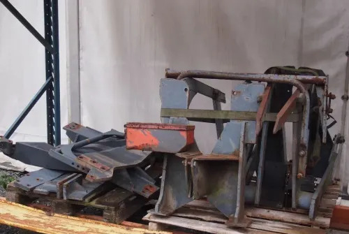 Ładowacz czołowy Tur do ciągnika MF NW JD CLAAS RENAULT - Cargador frontal para tractor: foto 2 Ładowacz czołowy Tur do ciągnika MF NW JD CLAAS RENAULT - Cargador frontal para tractor: foto 2