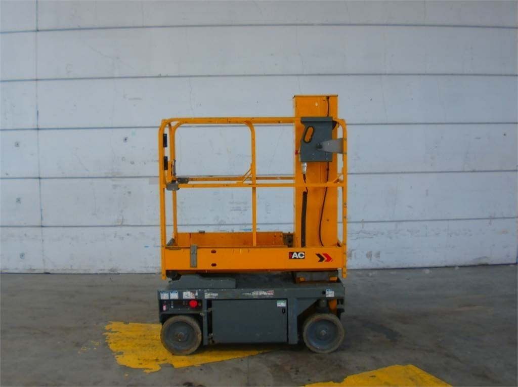 Haulotte STAR8S - Plataforma de mástil vertical: foto 1 Haulotte STAR8S - Plataforma de mástil vertical: foto 1