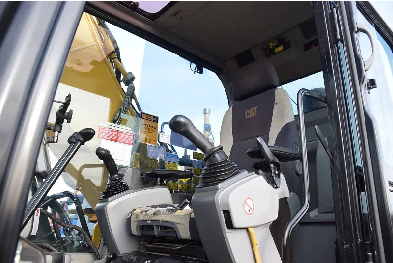 Excavadora de cadenas Caterpillar 323E-stock id2: foto 9