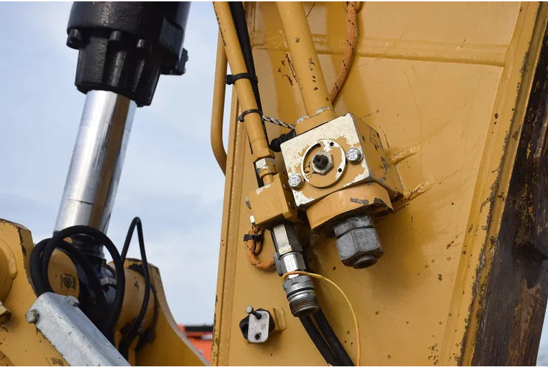 Excavadora de cadenas Caterpillar 323E-stock id2: foto 12