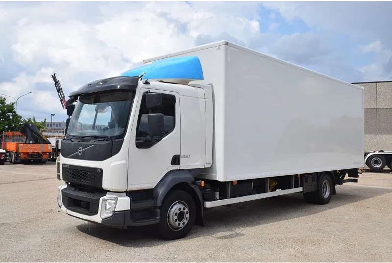 Camión caja cerrada Volvo FL 250: foto 1