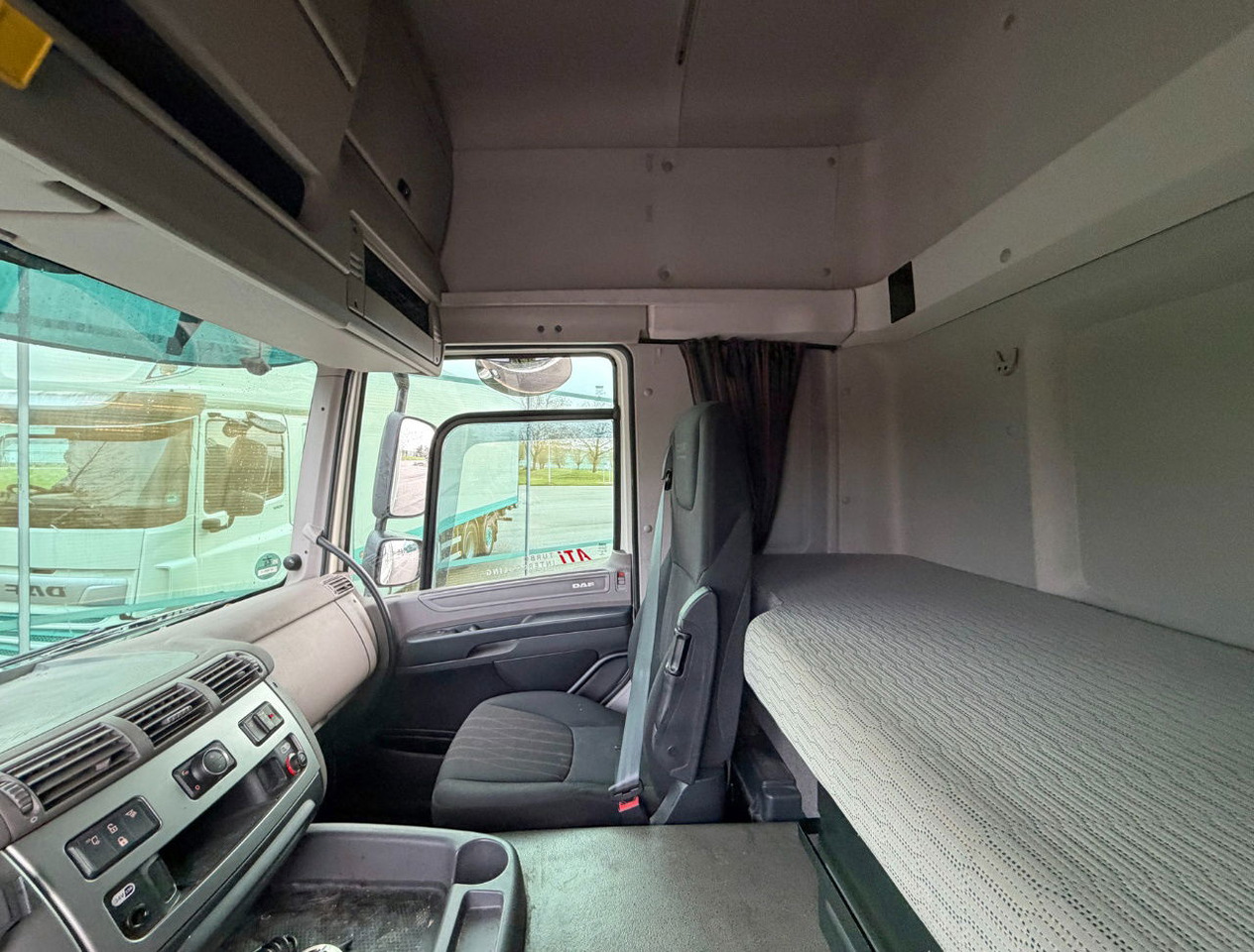 Camión frigorífico DAF CF 450 SC Heiwo Isolated BOX 875 x 250 x 275 INS. Carrier Cooling 340.000 KM Tail Lift Super Condition NEW APK - TUV: foto 8