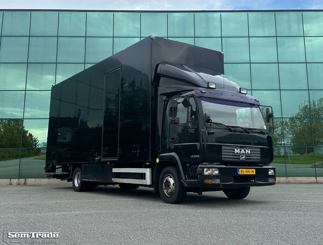 Camión caja cerrada MAN LE 220C Euro 3 Isolated BOX + BOX Heater 740 x 240 x 295 CM Inside Holland Truck: foto 6 Camión caja cerrada MAN LE 220C Euro 3 Isolated BOX + BOX Heater 740 x 240 x 295 CM Inside Holland Truck: foto 6