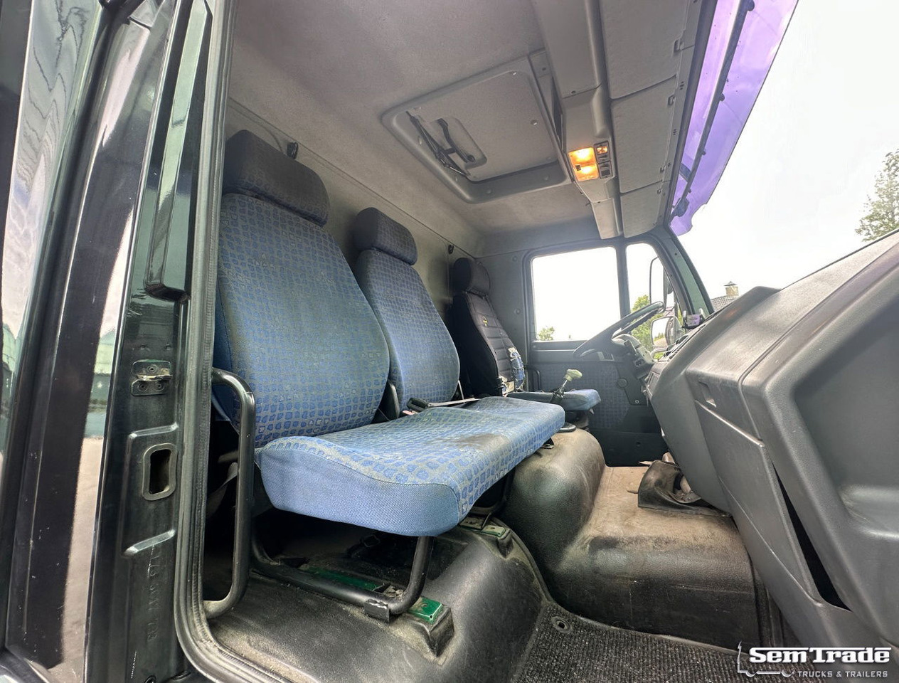 Camión caja cerrada MAN LE 220C Euro 3 Isolated BOX + BOX Heater 740 x 240 x 295 CM Inside Holland Truck: foto 13 Camión caja cerrada MAN LE 220C Euro 3 Isolated BOX + BOX Heater 740 x 240 x 295 CM Inside Holland Truck: foto 13