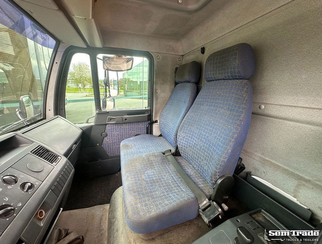 Camión caja cerrada MAN LE 220C Euro 3 Isolated BOX + BOX Heater 740 x 240 x 295 CM Inside Holland Truck: foto 8 Camión caja cerrada MAN LE 220C Euro 3 Isolated BOX + BOX Heater 740 x 240 x 295 CM Inside Holland Truck: foto 8