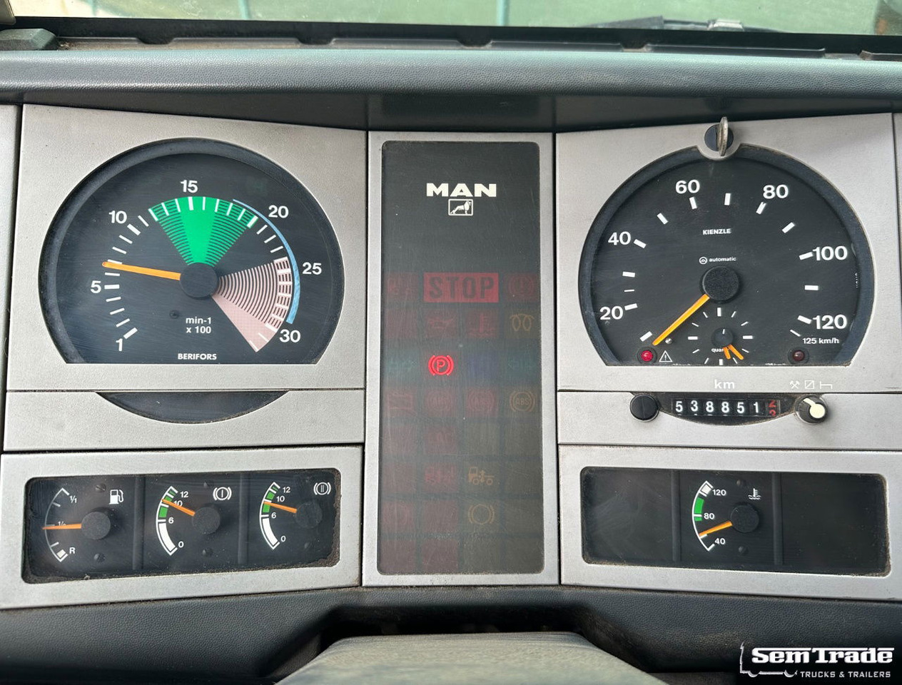 Camión caja cerrada MAN LE 220C Euro 3 Isolated BOX + BOX Heater 740 x 240 x 295 CM Inside Holland Truck: foto 11 Camión caja cerrada MAN LE 220C Euro 3 Isolated BOX + BOX Heater 740 x 240 x 295 CM Inside Holland Truck: foto 11