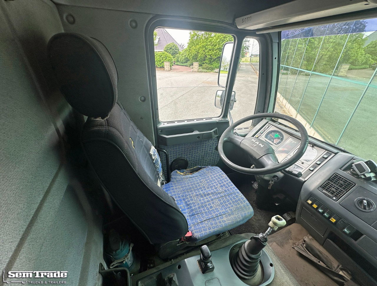 Camión caja cerrada MAN LE 220C Euro 3 Isolated BOX + BOX Heater 740 x 240 x 295 CM Inside Holland Truck: foto 9 Camión caja cerrada MAN LE 220C Euro 3 Isolated BOX + BOX Heater 740 x 240 x 295 CM Inside Holland Truck: foto 9