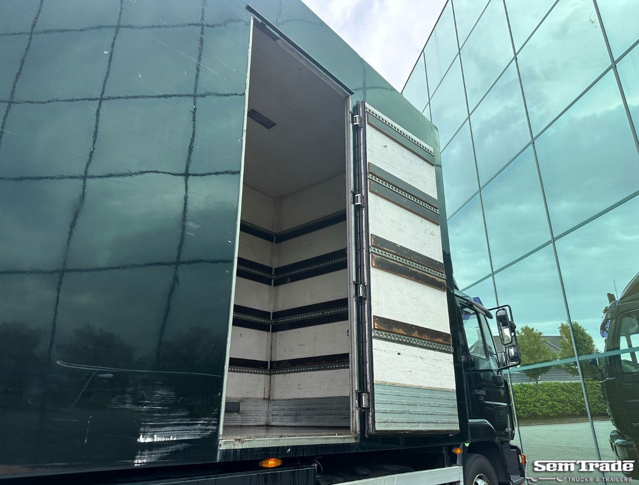 Camión caja cerrada MAN LE 220C Euro 3 Isolated BOX + BOX Heater 740 x 240 x 295 CM Inside Holland Truck: foto 18 Camión caja cerrada MAN LE 220C Euro 3 Isolated BOX + BOX Heater 740 x 240 x 295 CM Inside Holland Truck: foto 18