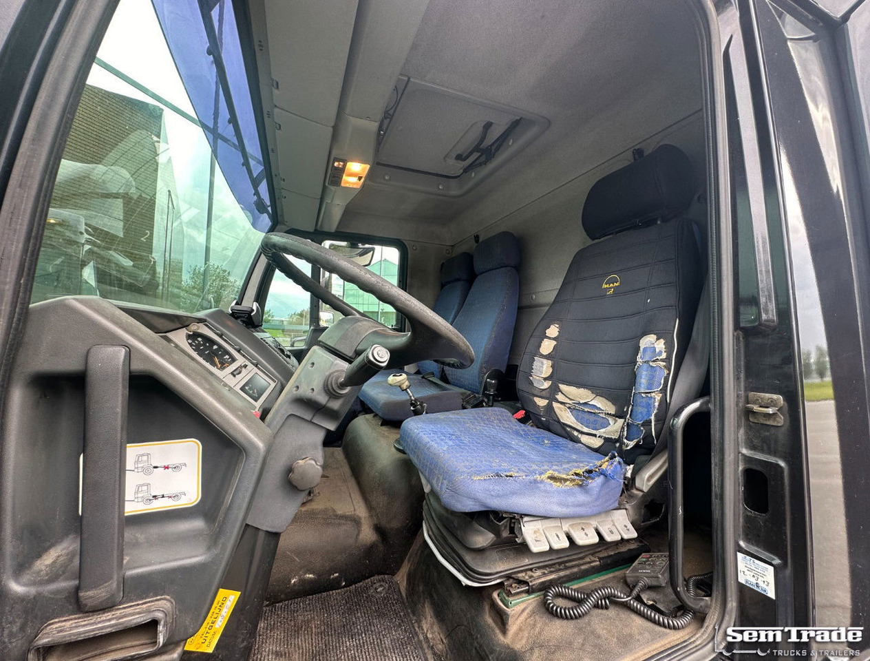 Camión caja cerrada MAN LE 220C Euro 3 Isolated BOX + BOX Heater 740 x 240 x 295 CM Inside Holland Truck: foto 7 Camión caja cerrada MAN LE 220C Euro 3 Isolated BOX + BOX Heater 740 x 240 x 295 CM Inside Holland Truck: foto 7