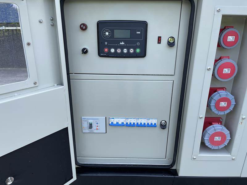 Cummins 55 kVA - Generador industriale: foto 5 Cummins 55 kVA - Generador industriale: foto 5