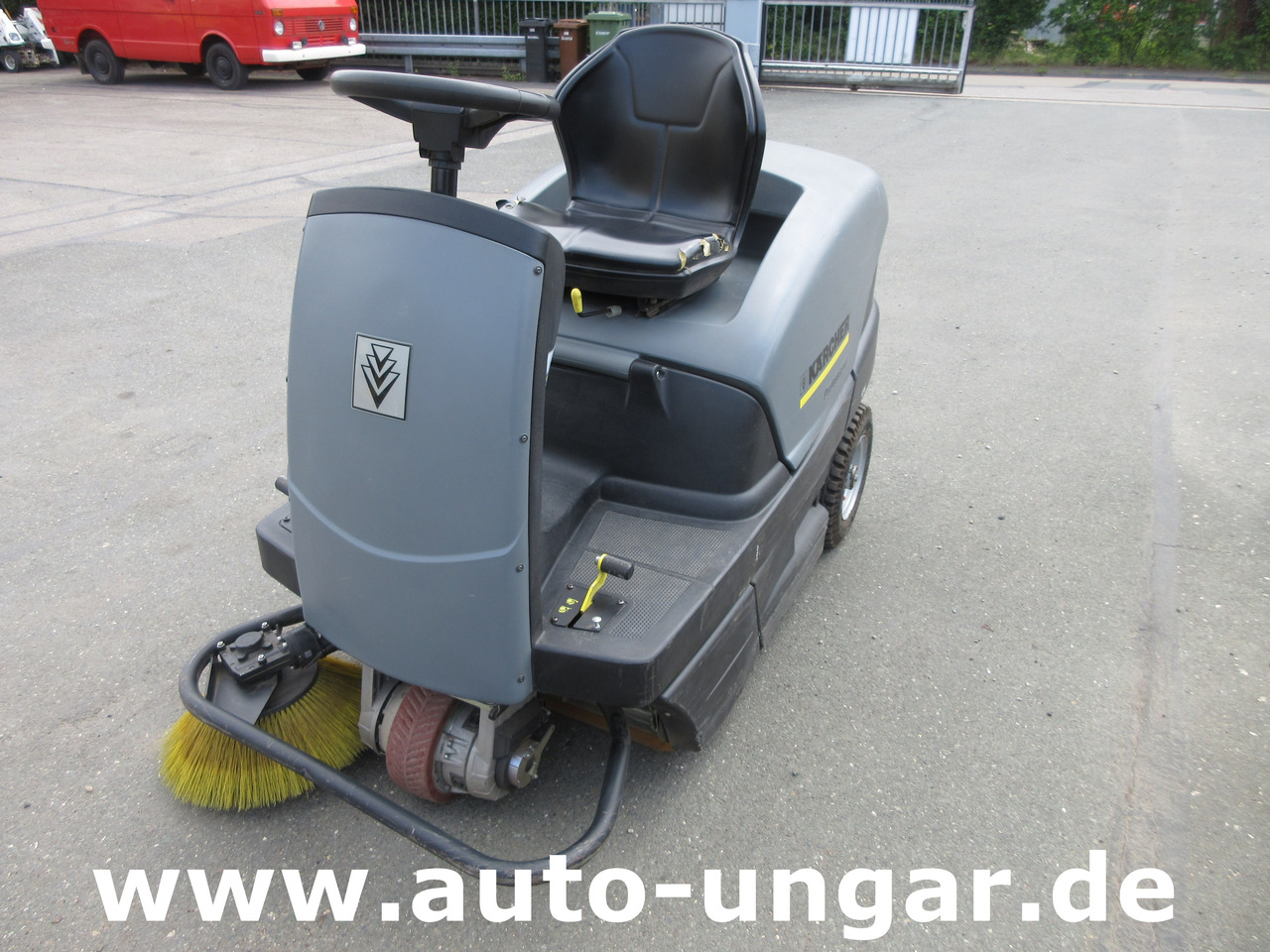 KÄRCHER KM 100/100 RBP Pack 1.280-112.0 elektrische Parkplatzkehrmaschine Hallenkehrmaschine Elektro - Barredora vial: foto 2 KÄRCHER KM 100/100 RBP Pack 1.280-112.0 elektrische Parkplatzkehrmaschine Hallenkehrmaschine Elektro - Barredora vial: foto 2