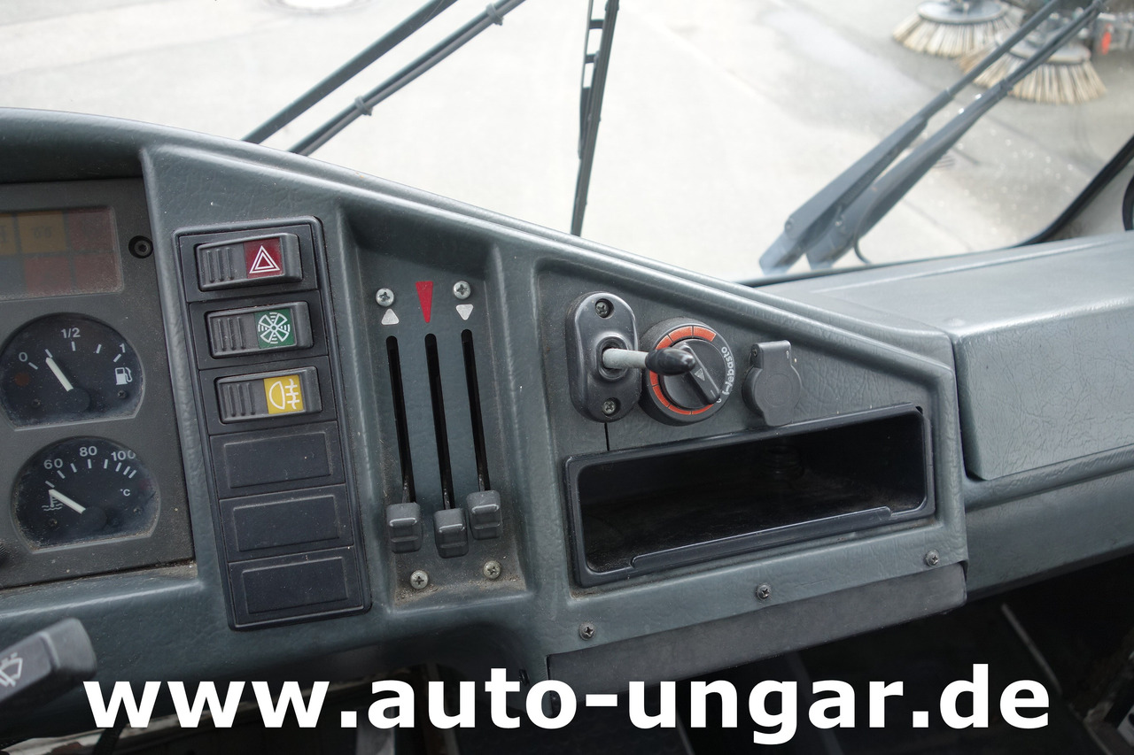 Remolcador de aviones Multicar M26 Champion Flugzeugschlepper Doka GSE Airport Push Back Industrieschlepper: foto 15 Remolcador de aviones Multicar M26 Champion Flugzeugschlepper Doka GSE Airport Push Back Industrieschlepper: foto 15