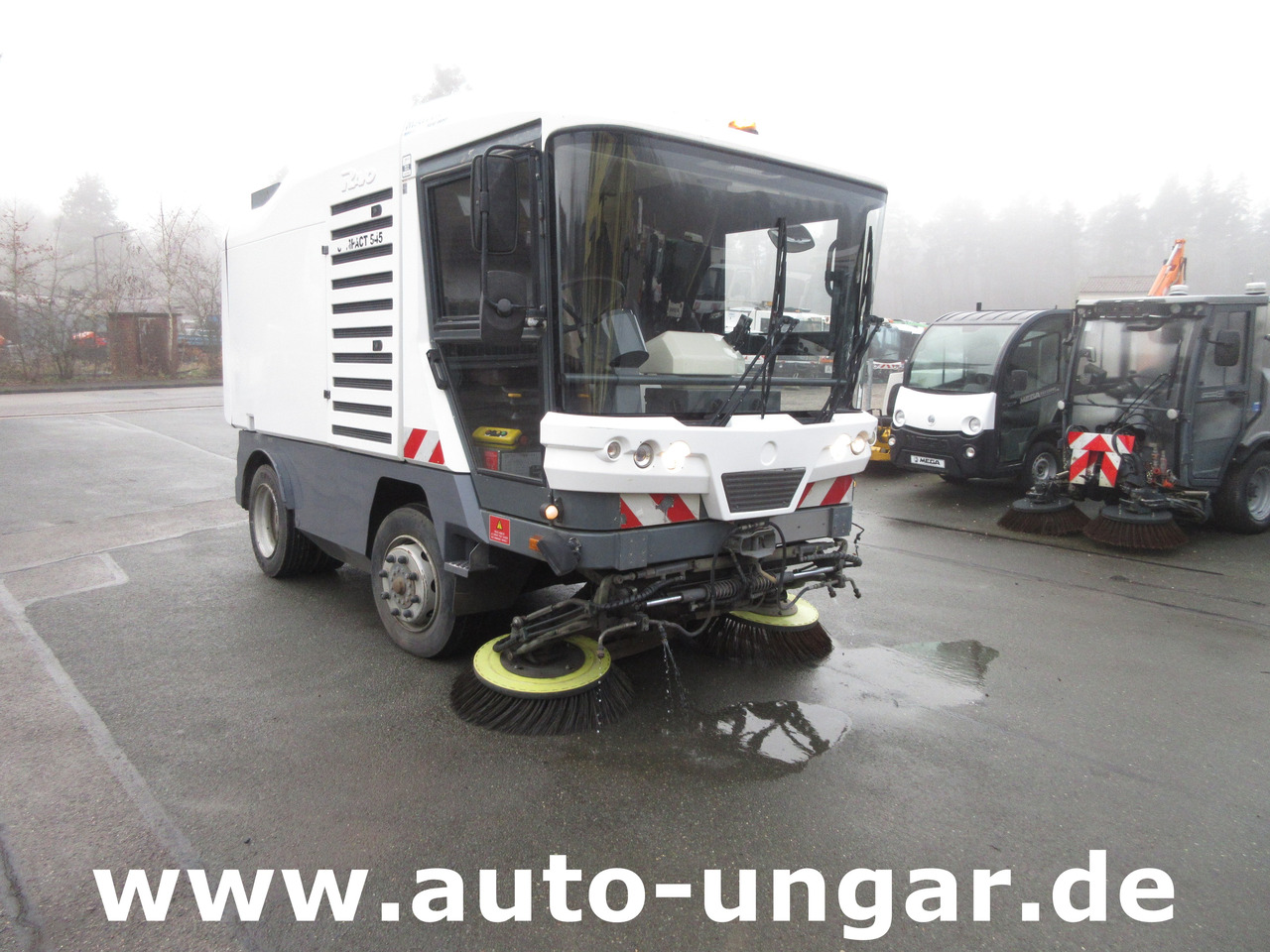 RAVO 545 Compact Kehrmaschine 5m³ Kommunalfahrzeug Baujahr 2010 streetsweeper - Barredora industrial: foto 1 RAVO 545 Compact Kehrmaschine 5m³ Kommunalfahrzeug Baujahr 2010 streetsweeper - Barredora industrial: foto 1