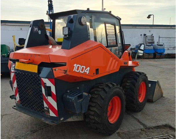 Locust 1004 - Minicargadora: foto 3 Locust 1004 - Minicargadora: foto 3