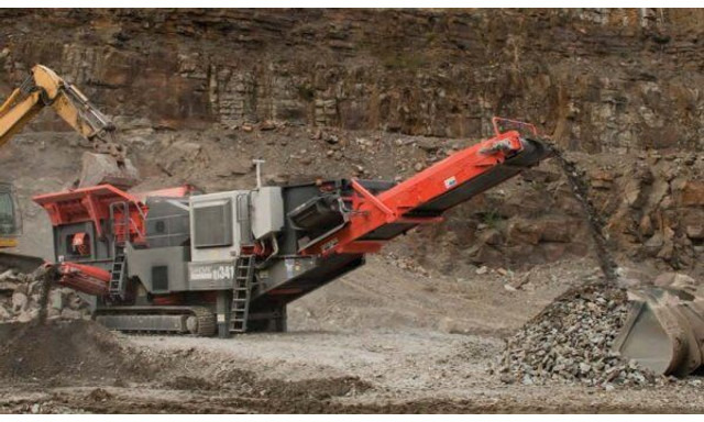 Sandvik QJ 341+ (51t mobil) - Trituradora de mandíbula: foto 4 Sandvik QJ 341+ (51t mobil) - Trituradora de mandíbula: foto 4