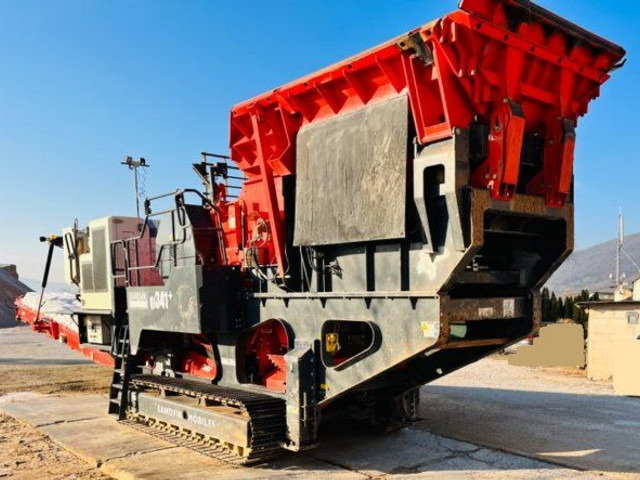 Sandvik QJ 341+ (51t mobil) - Trituradora de mandíbula: foto 1 Sandvik QJ 341+ (51t mobil) - Trituradora de mandíbula: foto 1