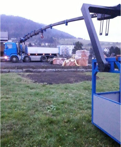Scania 8x4 bord. R500 +23m crane - Camión volquete, Camión grúa: foto 4 Scania 8x4 bord. R500 +23m crane - Camión volquete, Camión grúa: foto 4