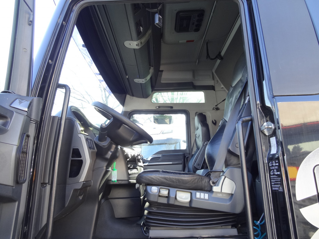 MAN TGX 18.680 V8 - Cabeza tractora: foto 3 MAN TGX 18.680 V8 - Cabeza tractora: foto 3