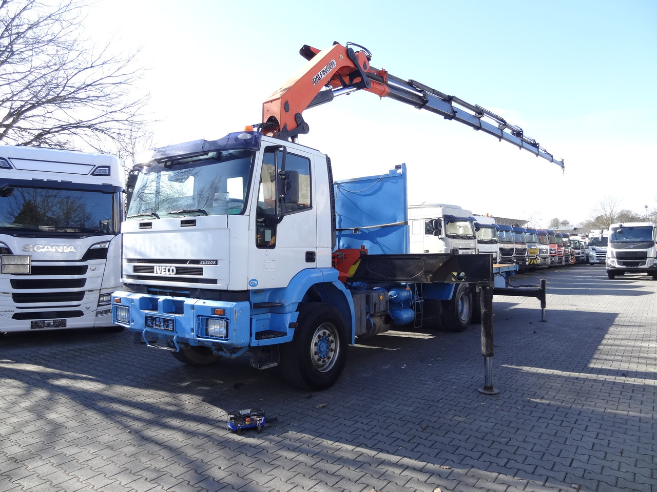 Iveco EuroTrakker 260E31 6X4 Palfinger 36002 - Camión grúa, Camión caja abierta: foto 1 Iveco EuroTrakker 260E31 6X4 Palfinger 36002 - Camión grúa, Camión caja abierta: foto 1