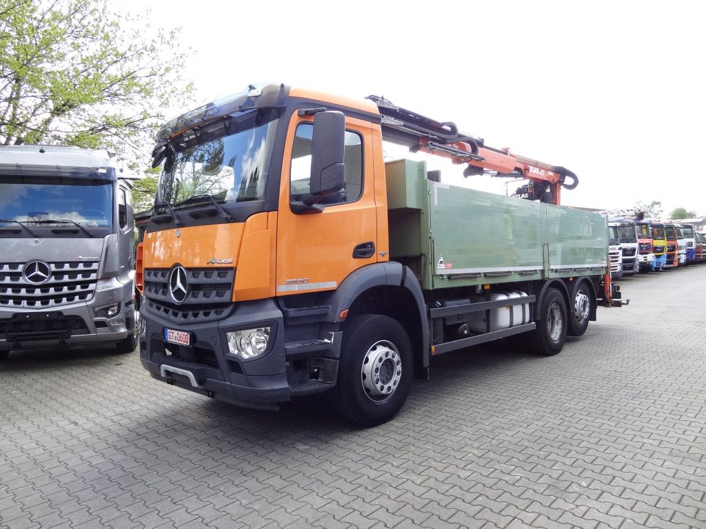 Mercedes-Benz Arocs 2630 6X2 Atlas 165.2 Baustoff - Camión grúa, Camión caja abierta: foto 1 Mercedes-Benz Arocs 2630 6X2 Atlas 165.2 Baustoff - Camión grúa, Camión caja abierta: foto 1