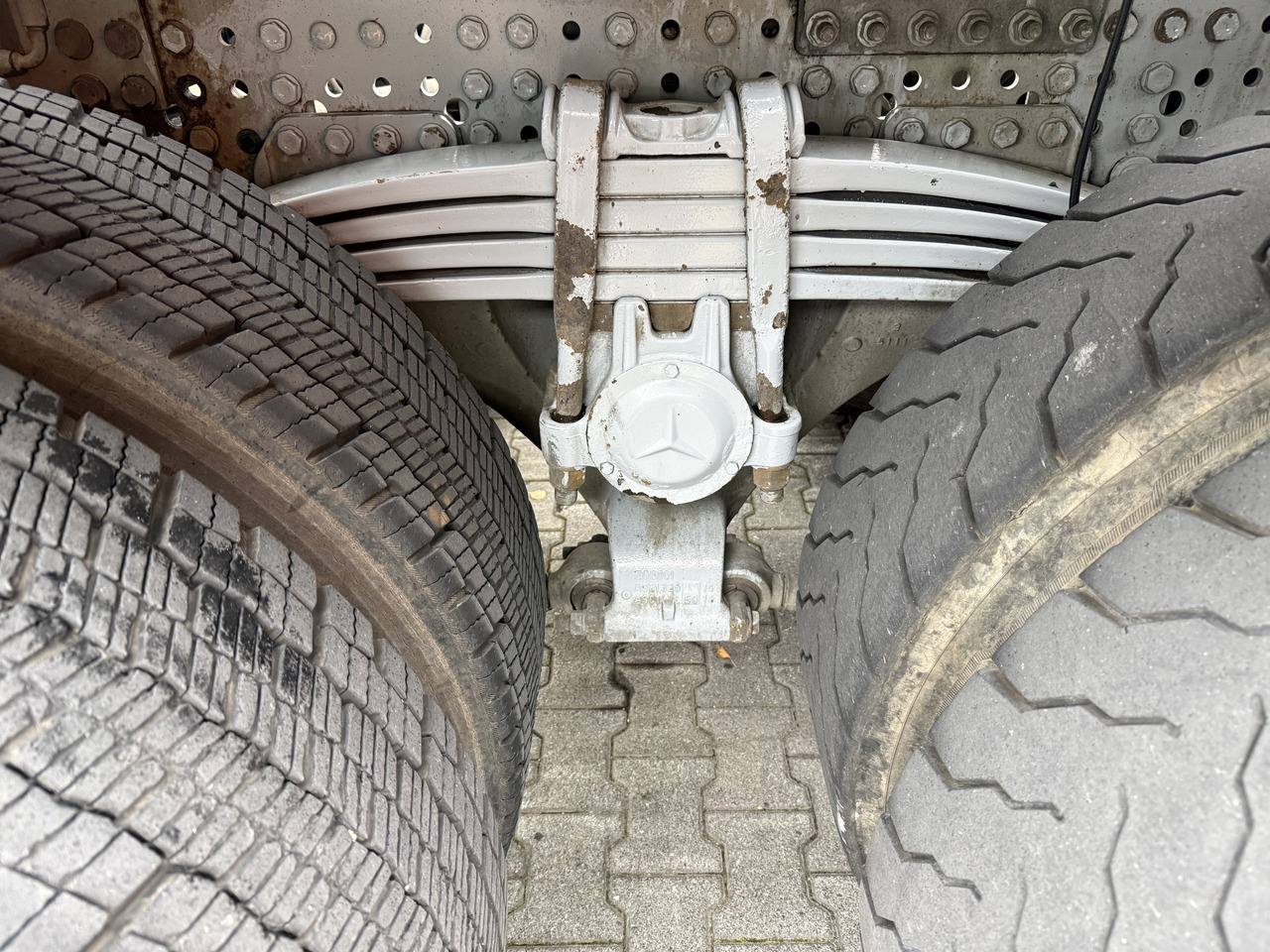 Mercedes-Benz Arocs 3245 K 8X4 Haken - Camión multibasculante: foto 4 Mercedes-Benz Arocs 3245 K 8X4 Haken - Camión multibasculante: foto 4