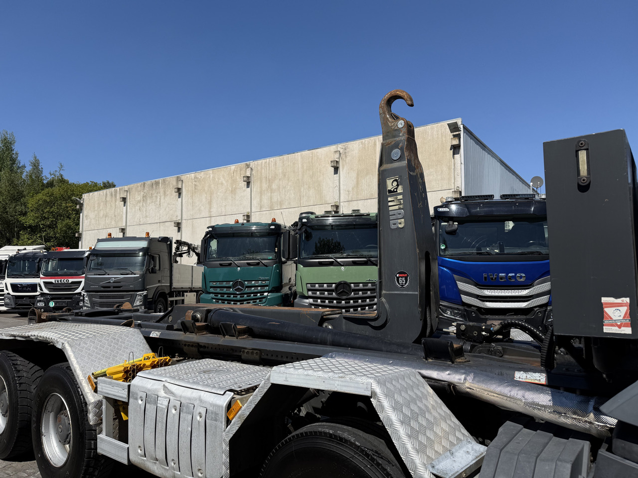 Mercedes-Benz Arocs 3245 K 8X4 Haken - Camión multibasculante: foto 2 Mercedes-Benz Arocs 3245 K 8X4 Haken - Camión multibasculante: foto 2