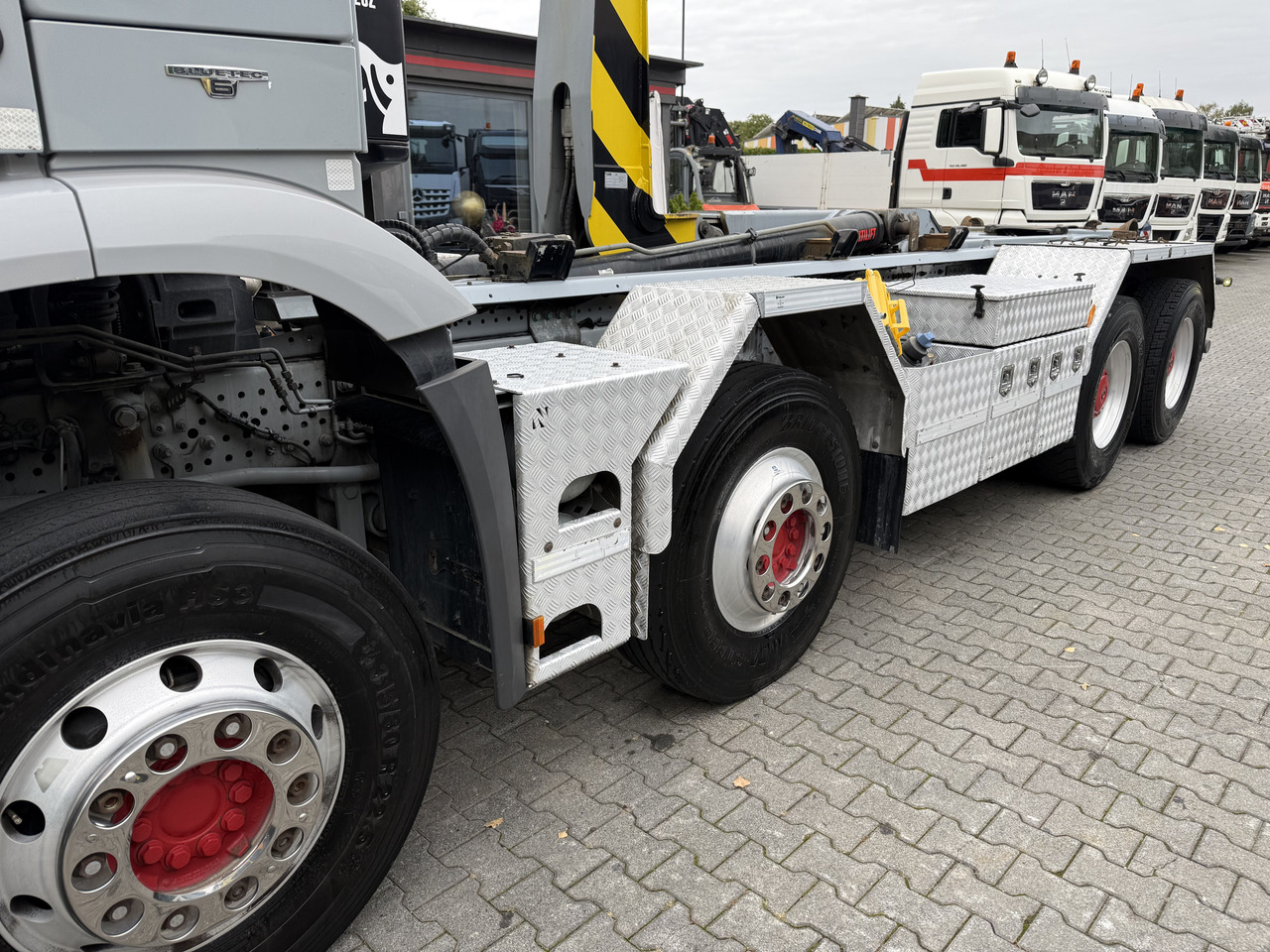 Mercedes-Benz Arocs 3245 K 8X4 Haken - Camión multibasculante: foto 2 Mercedes-Benz Arocs 3245 K 8X4 Haken - Camión multibasculante: foto 2