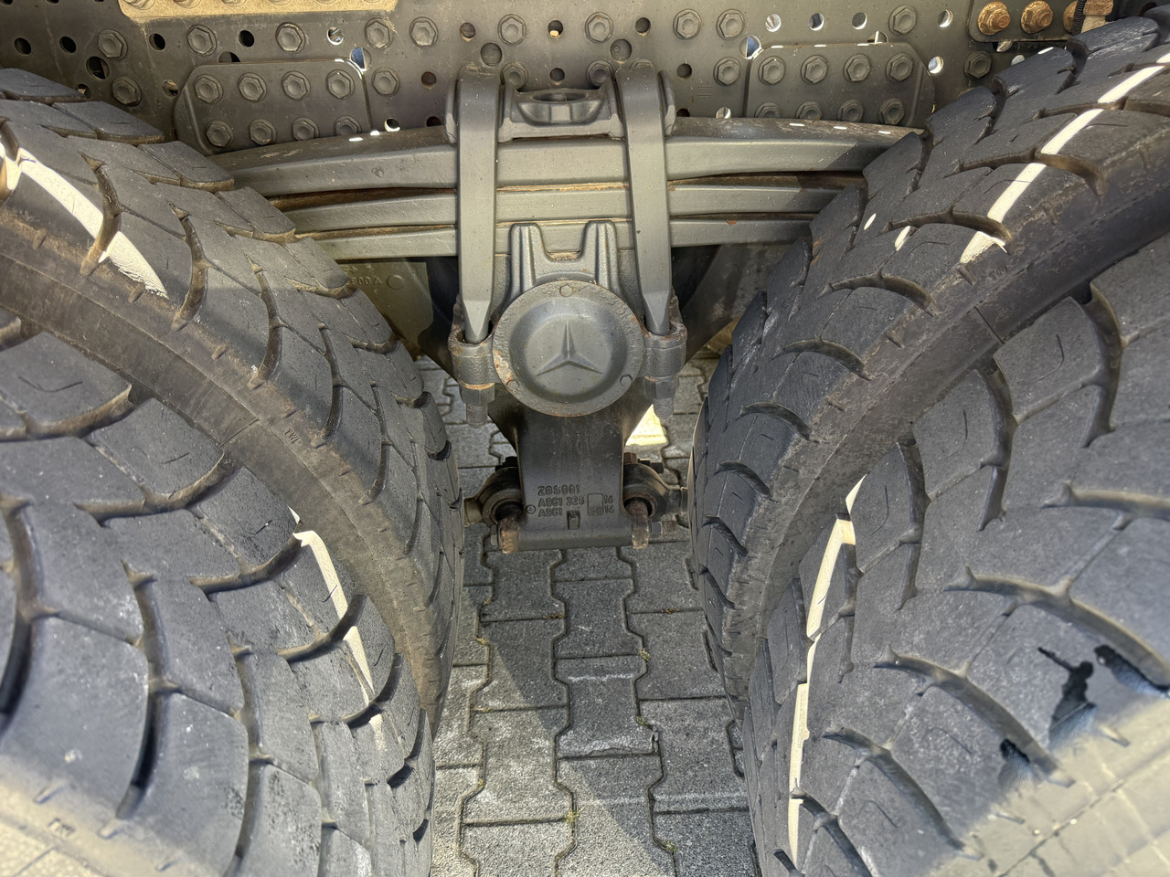 Mercedes-Benz Arocs 3245 K 8X4 Haken - Camión multibasculante: foto 4 Mercedes-Benz Arocs 3245 K 8X4 Haken - Camión multibasculante: foto 4