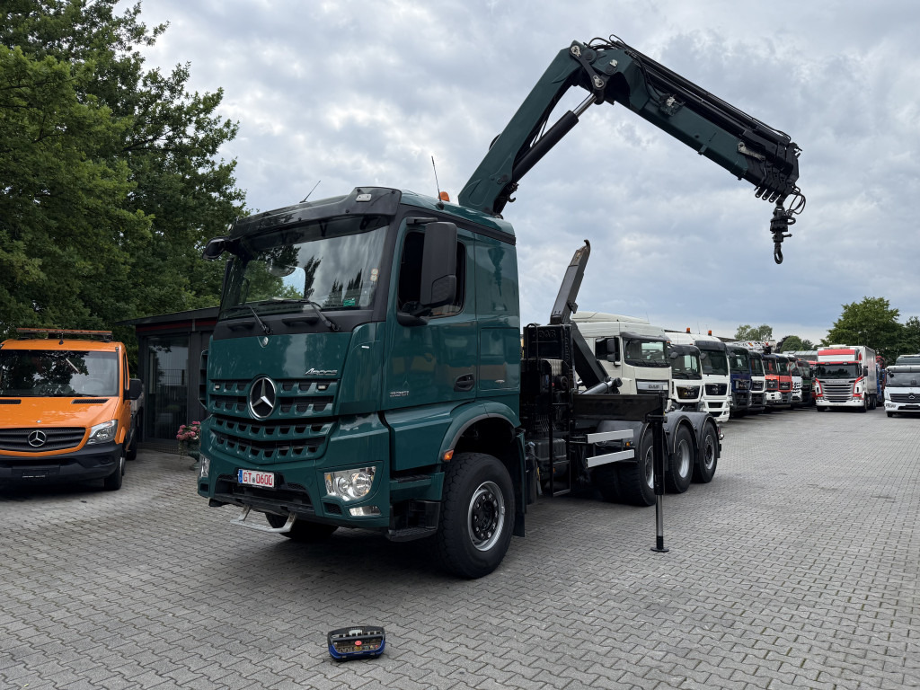 Mercedes-Benz Arocs 3251 8X4 Haken mit Kran HMF 2620 K5 - Camión multibasculante, Camión grúa: foto 1 Mercedes-Benz Arocs 3251 8X4 Haken mit Kran HMF 2620 K5 - Camión multibasculante, Camión grúa: foto 1