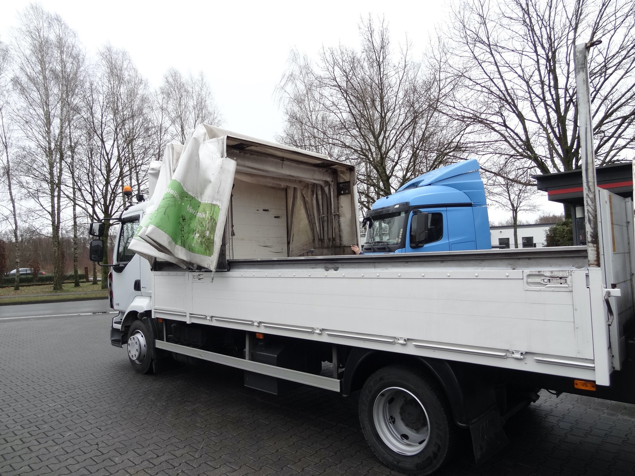 Renault Midlum 300.12 Fassi F80 - Camión caja abierta, Camión grúa: foto 3 Renault Midlum 300.12 Fassi F80 - Camión caja abierta, Camión grúa: foto 3