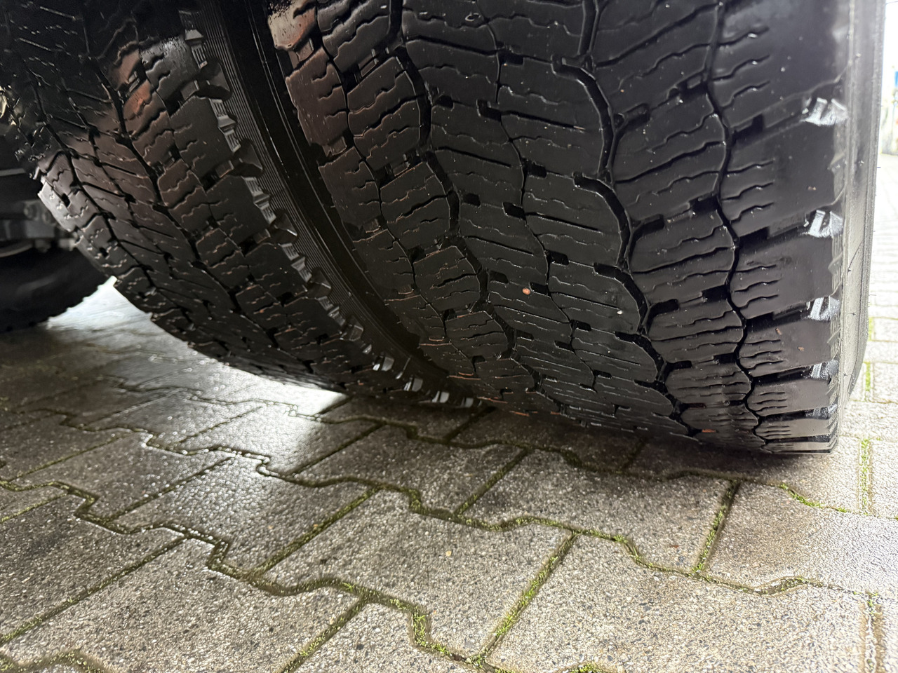 Scania P280 4X2 - Camión caja cerrada: foto 2 Scania P280 4X2 - Camión caja cerrada: foto 2