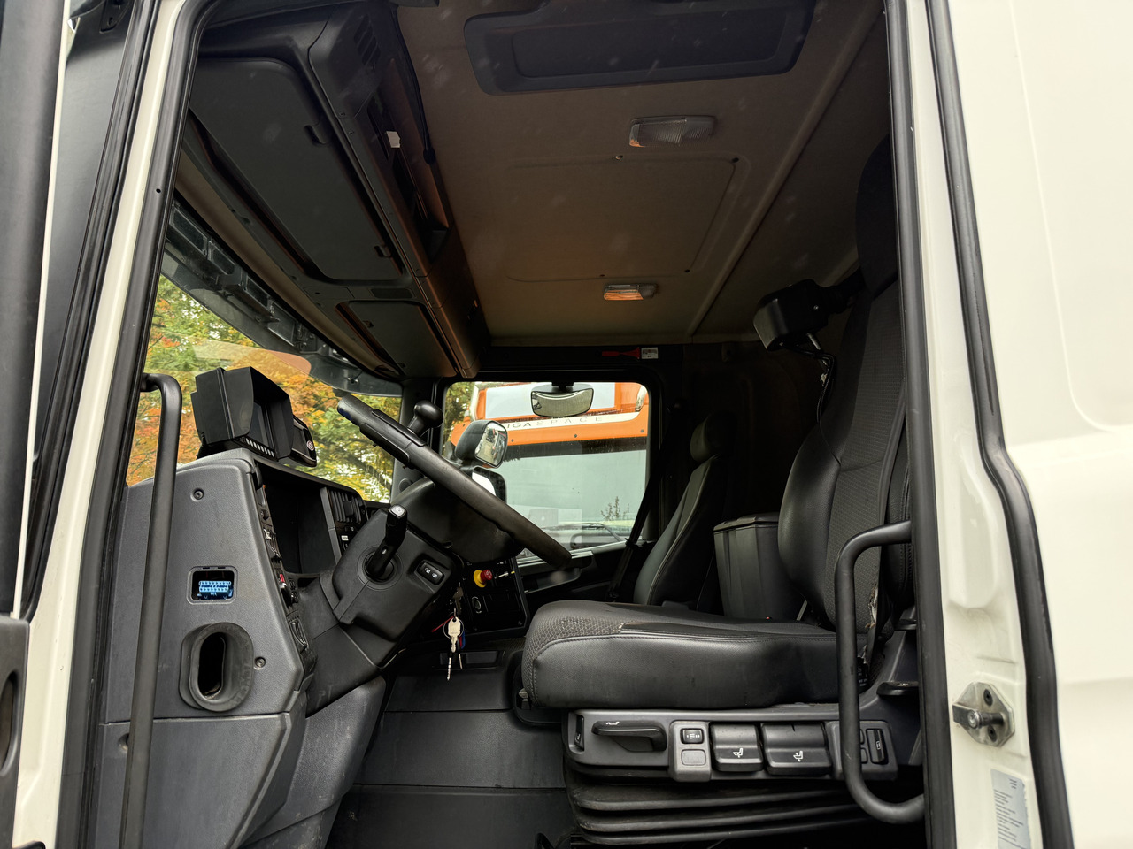 Scania P280 6X2*4 - Camión chasis: foto 3 Scania P280 6X2*4 - Camión chasis: foto 3