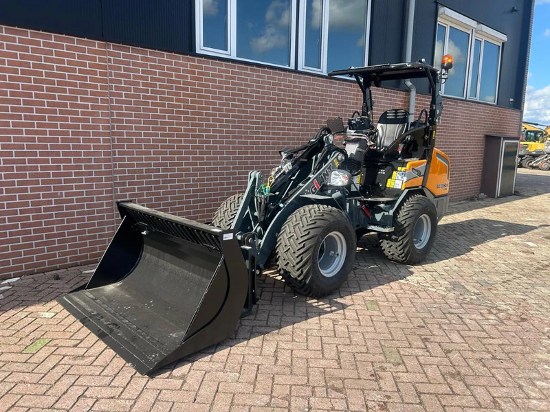 Giant G2700 - Minicargadora de cadenas: foto 1 Giant G2700 - Minicargadora de cadenas: foto 1