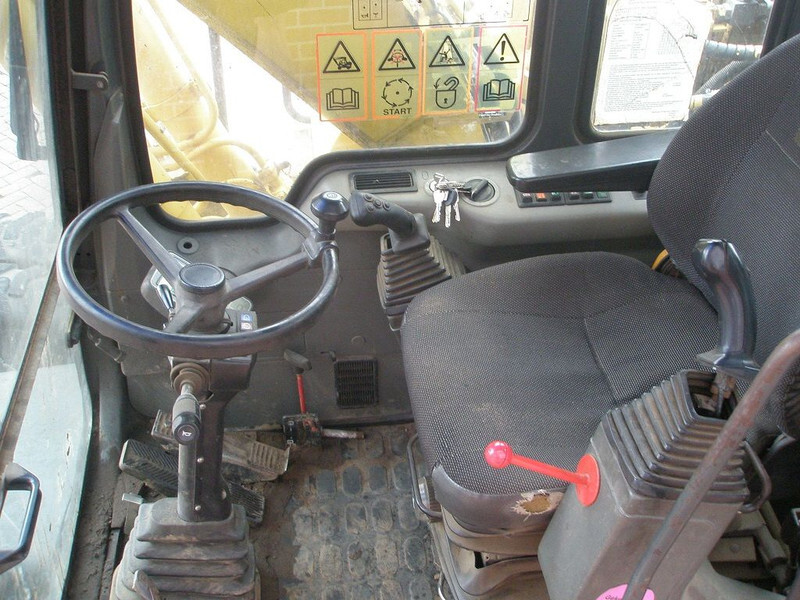 Excavadora de ruedas Komatsu PW 130ES-6K: foto 8