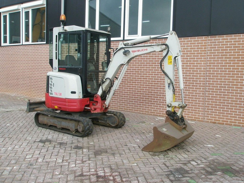 Takeuchi TB23R - Miniexcavadora: foto 3 Takeuchi TB23R - Miniexcavadora: foto 3