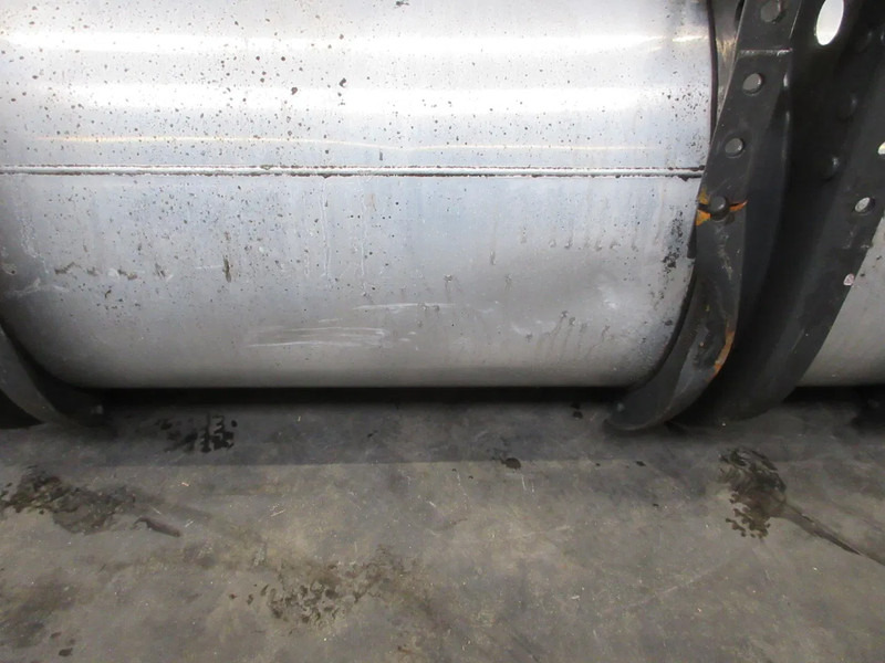 Volvo 21335730 DIESELTANK 750 LITER VOLVO FH 460 EURO 6 MODEL 2021 - Depósito de combustible para Camión: foto 4 Volvo 21335730 DIESELTANK 750 LITER VOLVO FH 460 EURO 6 MODEL 2021 - Depósito de combustible para Camión: foto 4